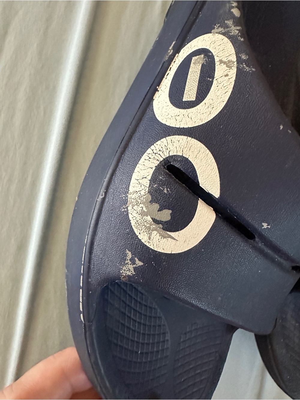Oofos ooahh navy slides sz 7 - Picture 4 of 5